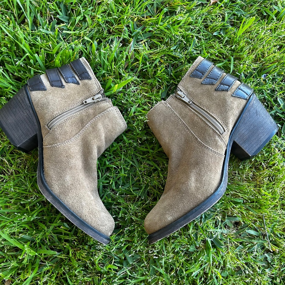 Crown Vintage Womens Brown Suede Boots Size  8.5